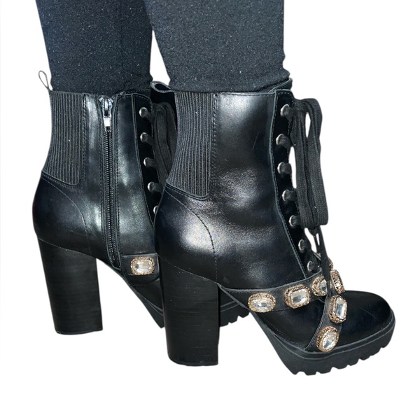 Steve Madden Latch-R booties - Picture 2 of 5